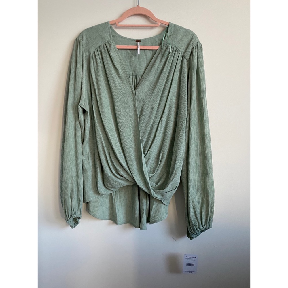 💕NWT Free People Check On It Wrap Top Green - Picture 4 of 9